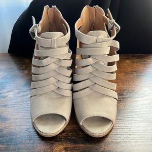 Quipid Heeled Sandal size 6